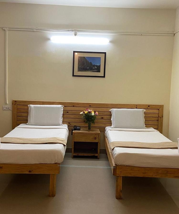 Hotel Travellers INN Shillong Extérieur photo