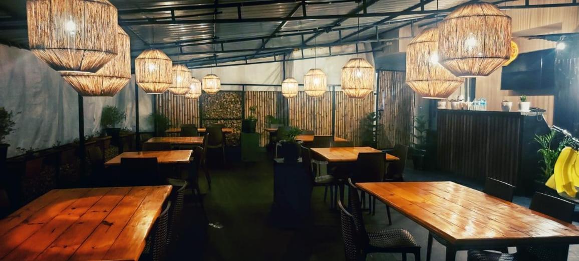 Hotel Travellers INN Shillong Extérieur photo