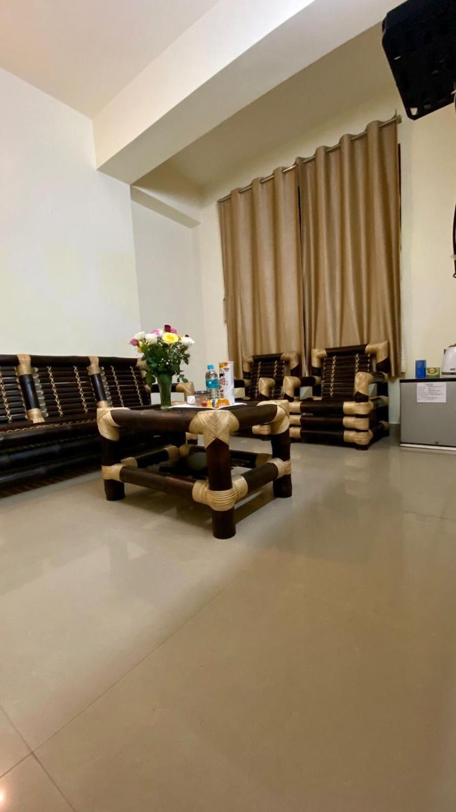 Hotel Travellers INN Shillong Extérieur photo