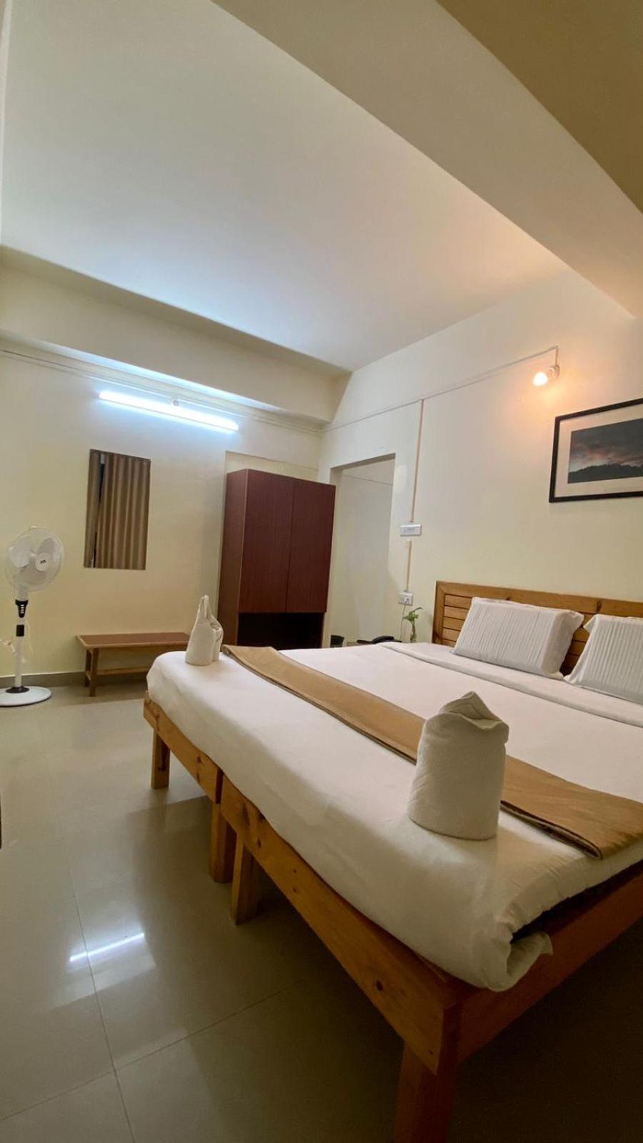 Hotel Travellers INN Shillong Extérieur photo