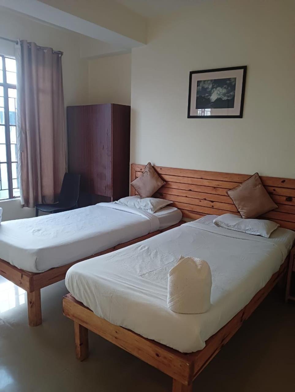 Hotel Travellers INN Shillong Extérieur photo