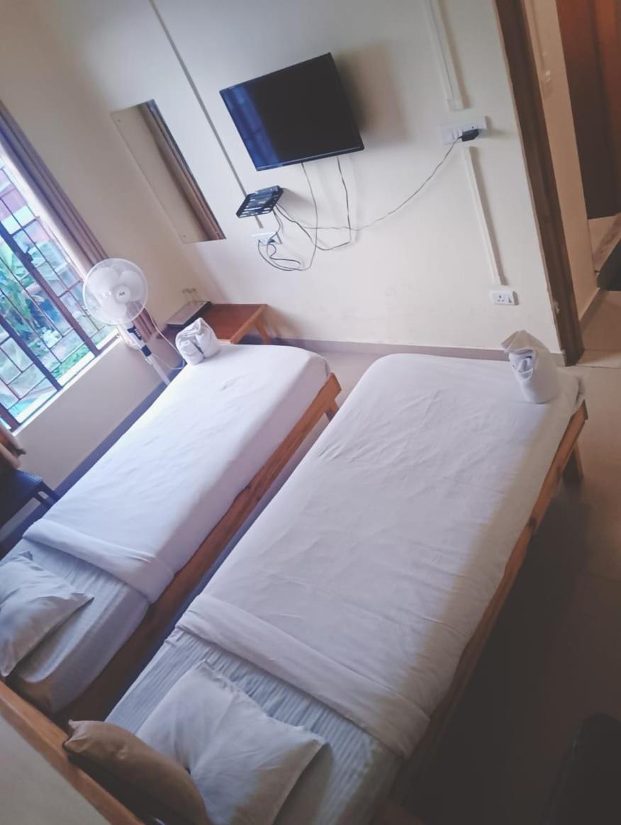 Hotel Travellers INN Shillong Extérieur photo