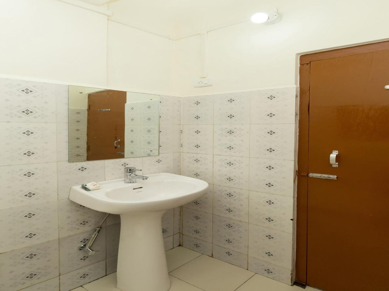 Hotel Travellers INN Shillong Extérieur photo