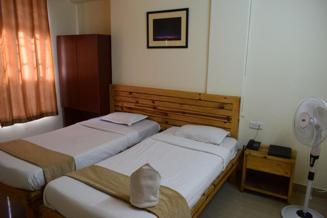 Hotel Travellers INN Shillong Extérieur photo